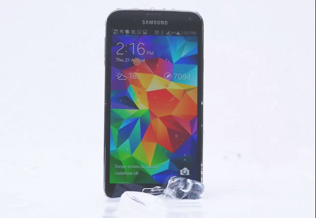 Ice Bucket Challenge: Și telefoanele primesc gheață în cap pe internet