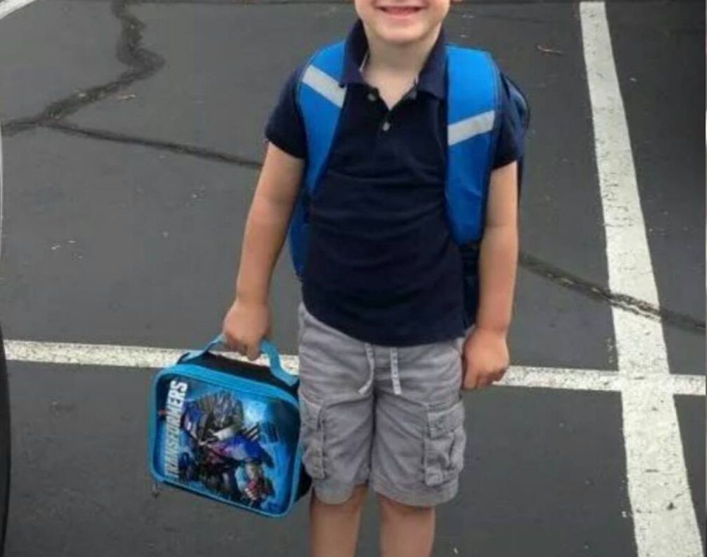Fotografia haioasă care a devenit VIRAL. Cum arată acest copil după prima zi de şcoală