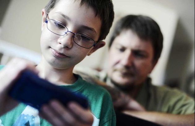 Cum poți supraveghea activitatea copiilor de la distanţă