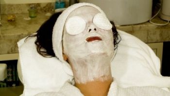 Cinci reţete naturale senzaţionale pentru îngrijirea pielii la domiciliu