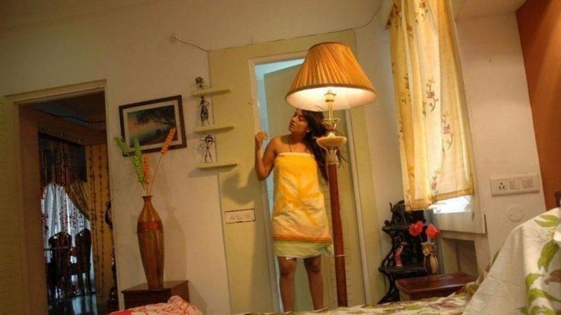 A sunat la 112 să sesizeze că o tânără umblă DEZBRĂCATĂ prin CASĂ