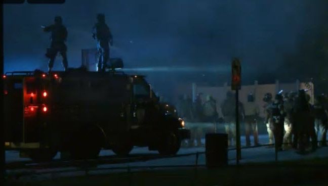 Cazul tânărului de culoare ucis de poliție: Manifestații în mai multe orașe și violențe la Ferguson