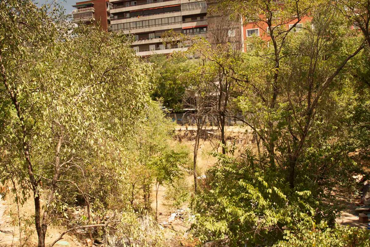 Tabără ILEGALĂ de romi din România, la doi paşi de Guvernul spaniol. 