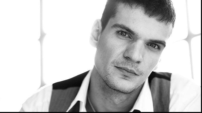 Prima fotografie cu Tudor Chirilă şi băieţelul lui de o lună, a cărui naştere a ţinut-o secretă