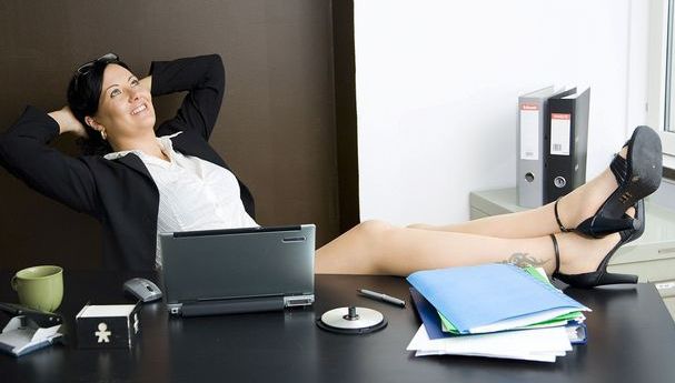 Cum să te păstrezi în formă dacă muncești 12 ore pe zi la birou