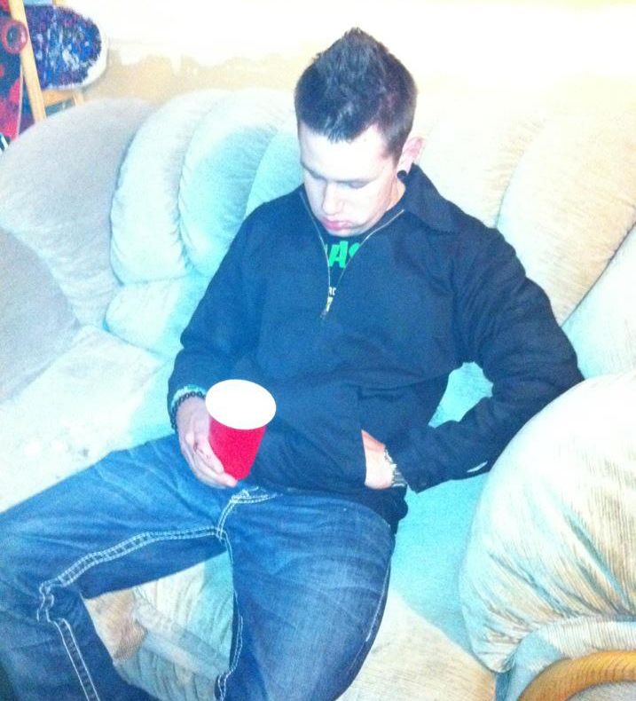 A adormit la o petrecere. Ce i-au făcut prietenii 