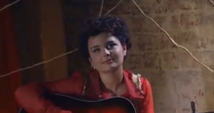 Îți mai aduci aminte de Ana Maria, cea care cânta “Ochii tăi”? Uite cum arată acum după 7 ani!