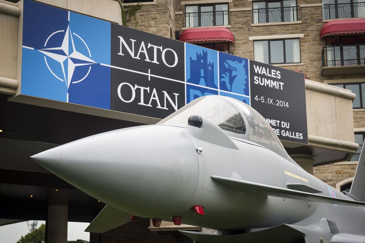 Un summit NATO "istoric", sub ameninţarea Rusiei şi a Statului Islamic