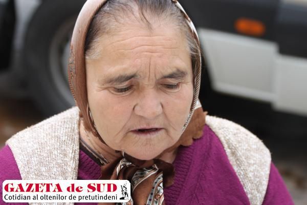 PROTEST până la LEŞIN, în faţa Prefecturii Gorj. Femeie de 78 de ani, NEMULŢUMITĂ de justiţie