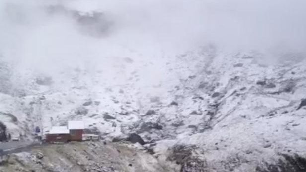 PRIMA NINSOARE la Bâlea Lac. Zăpada s-a depus - VIDEO