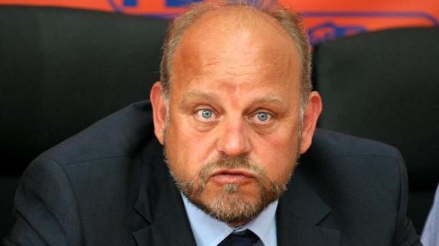 Primarul din Rădăuţi, REŢINUT pentru că a şantajat un consilier să se înscrie în PDL