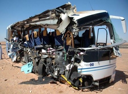 Şaisprezece persoane au murit în urma unei coliziuni între două autobuze, în Algeria