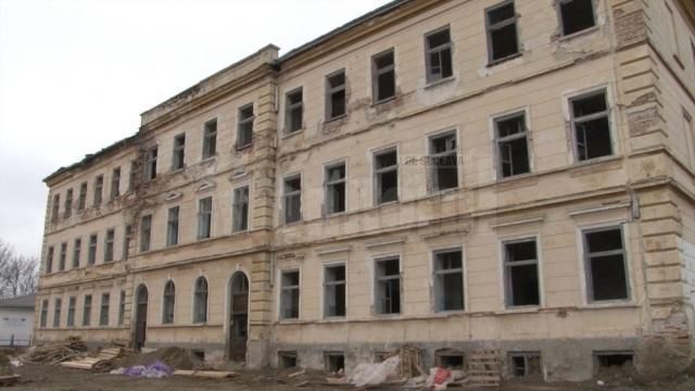 ORFELINATUL GROAZEI din Siret va fi DEMOLAT. Clădirea, ŞTEARSĂ de pe faţa pământului