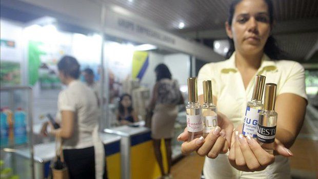 Guvernul "revoluţionar" din Cuba a interzis un parfum. Motivul e ULUITOR