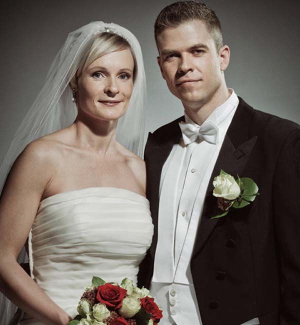 Pare un cuplu fericit, însă un detaliu al acestei fotografii te va înspăimânta. Priveşte cu atenţie!