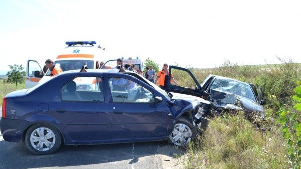 Un mort şi trei răniţi după ce o şoferiţă a intrat pe contrasens pe drumul Timişoara-Lugoj 