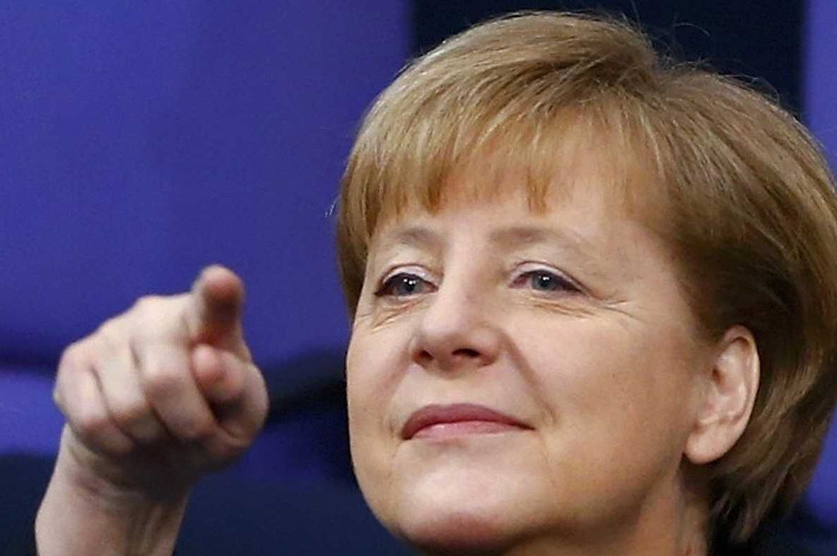 Angela Merkel a primit un premiu pentru pace. Care este legătura cu crimele naziste