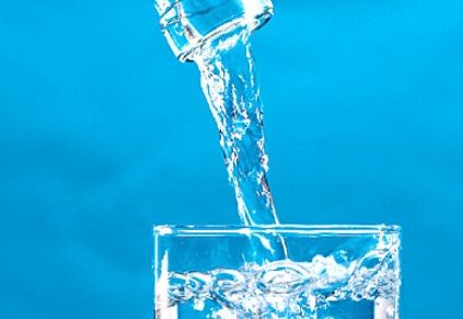 SLĂBEŞTE CU APĂ. Scapă de 9 kilograme în 2 săptămâni