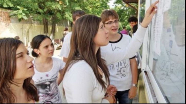 REZULTATE BACALAUREAT 2014: 71% dintre absolvenţii de clasa a XII-a au promovat