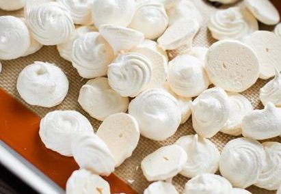 REŢETA ZILEI: Bezele