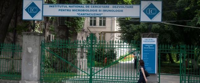 Protest spontan la Cantacuzino. Angajaţii fac GREVĂ: "A început şcoala, n-am avut bani pentru copii"