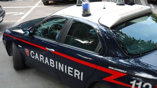 Un bărbat fără adăpost a ÎNJUNGHIAT PATRU CARABINIERI la Roma