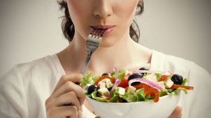 Gustările dintre mese care te ajută să slăbeşti