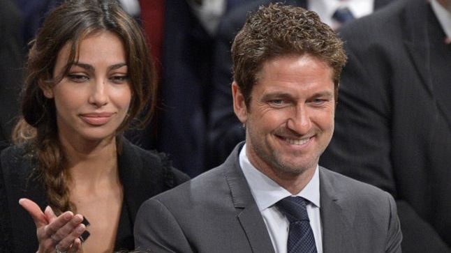 Gerald Butler a înlocuit-o pe Madalina Ghenea cu o brunetă SUPERBĂ