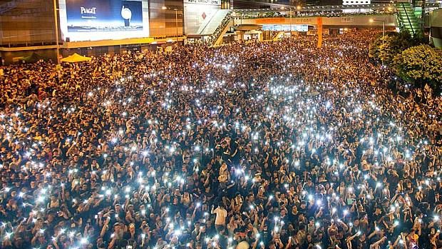 HONG KONG. Dialog imposibil între protestatari şi premier. Se anunţă noi manifestaţii