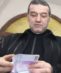 CE SALARIU are GIGI BECALI în puşcărie. Câştigi mai mult decât latifundiarul?