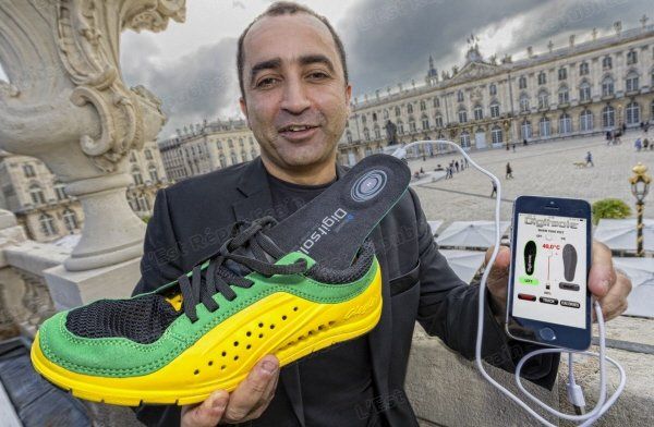 Cum arată primii PANTOFI INTELIGENŢI din lume. Îţi spun cum stai cu sănătatea 
