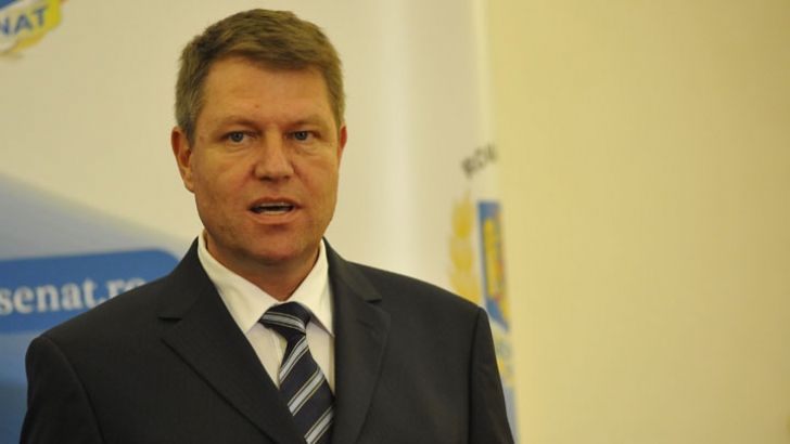 Iohannis către Ponta: În ziua când vă lansaţi candidatura, elevii din clasele I şi II nu au manuale