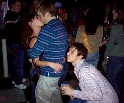 BANCUL ZILEI.  La discotecă