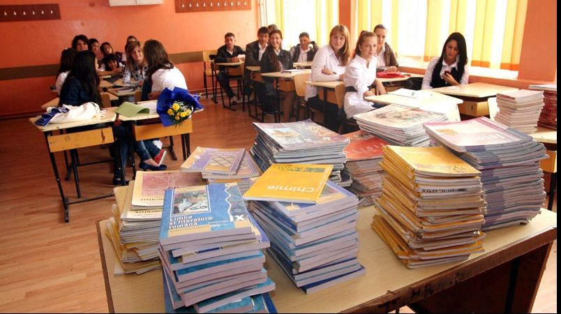 Vor avea elevii de clasa a III-a manuale la 15 septembrie?
