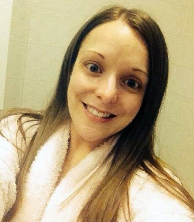 Si-a facut un SELFIE fara MACHIAJ si ce a DESCOPERIT dupa, a lasat-o in stare de SOC! 