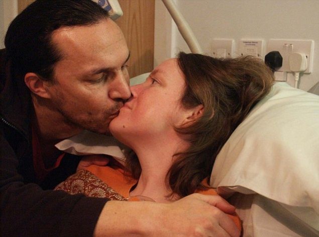 Pe patul de moarte, o femeie i-a spus soţului ultima sa dorinţă. Toată lumea a fost CUTREMURATĂ