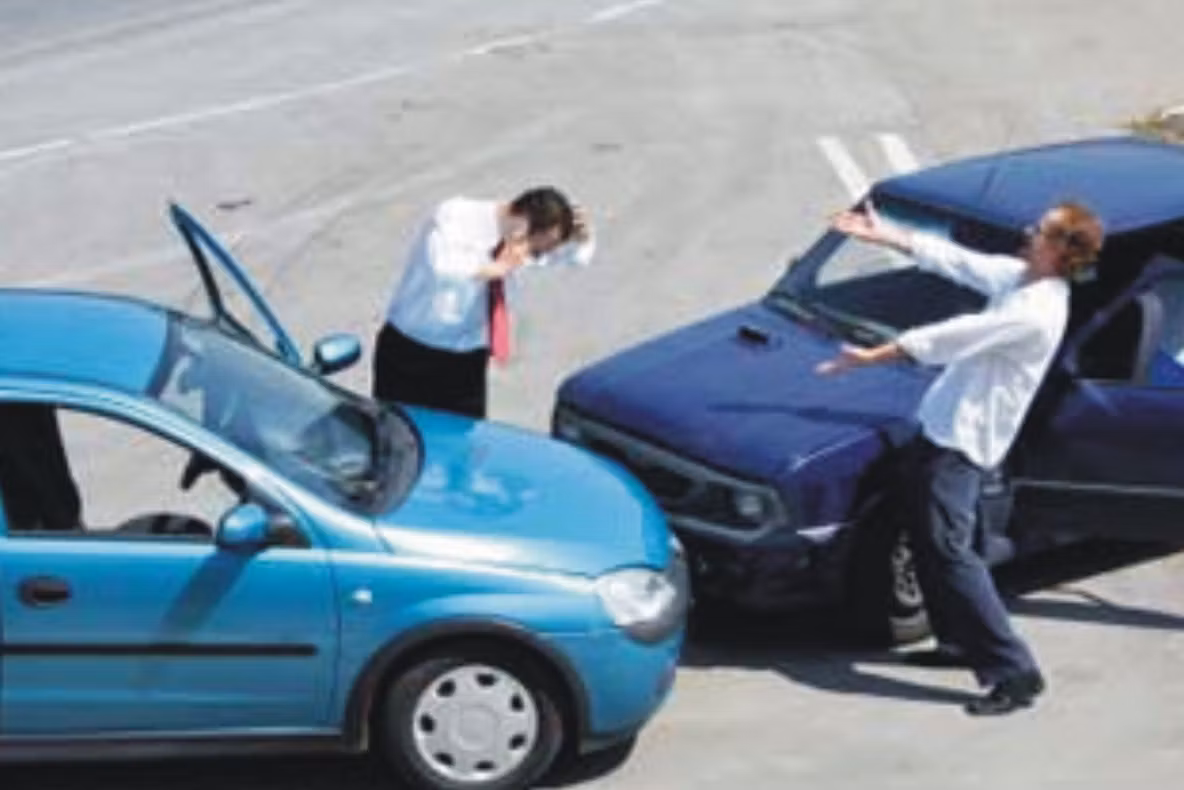 Cum „fentează” tinerii sistemul asigurărilor RCA pentru o poliță mai ieftină