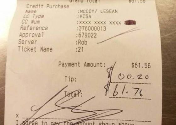 A primit de la un client un bacşis de 0,03% din consumaţie. NOTA DE PLATĂ a ajuns virală pe Internet