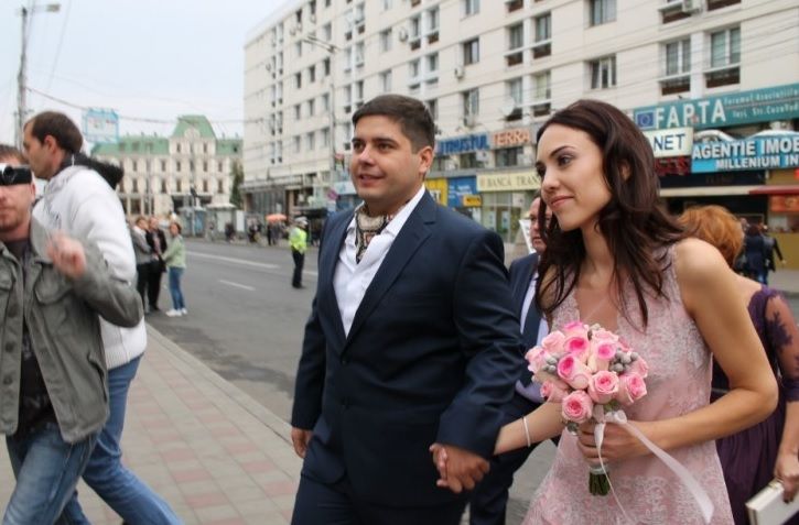 Guvernul PSD, așteptat azi la nunta mezinei primarului din Iaşi