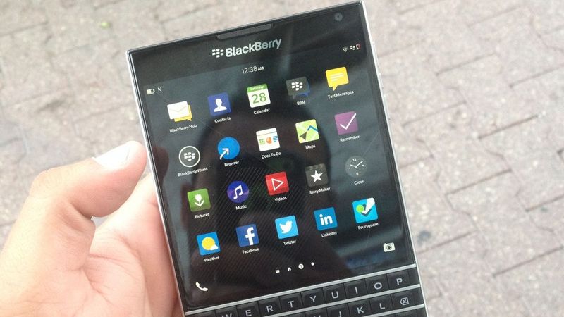 N-ai cumpăra niciodată cel mai ciudat telefon BlackBerry, dar stocurile s-au epuizat deja