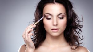 Cum sa obţii un machiaj natural în 6 paşi