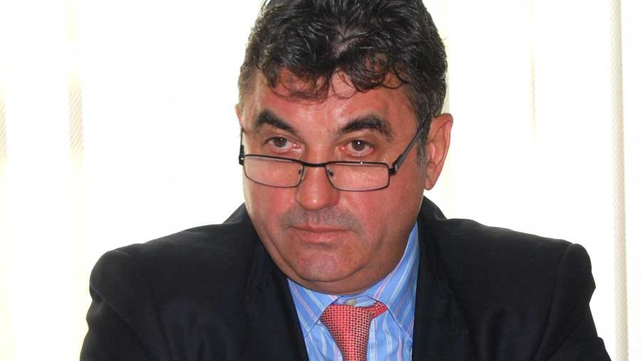 SITUAŢIE INCREDIBILĂ: Primarul Devei, vicepreşedinte PC, a semnat pentru IOHANNIS