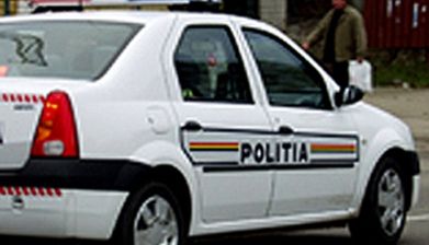 O femeie şi doi copii, loviţi pe trecerea de pietoni de un microbuz; unul dintre copii a murit