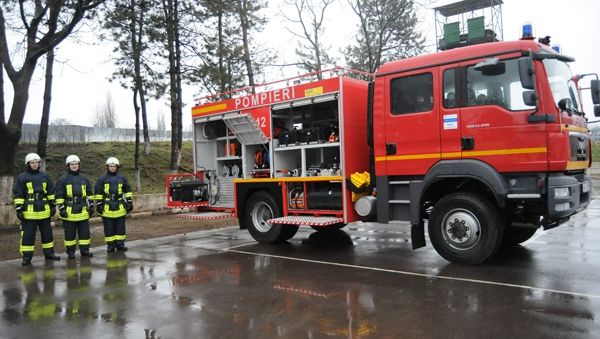 Sărbătoarea pompierilor, întreruptă de un incident. Cum a PROTESTAT un bărbat