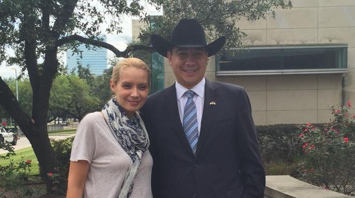 Cât de mult sunt influențați PREZIDENȚIABILII de către SOȚIILE lor 