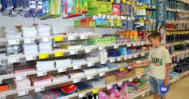 Începe noul an şcolar. Cât costă cumpărăturile pentru un elev la o şcoală de stat şi la una privată 