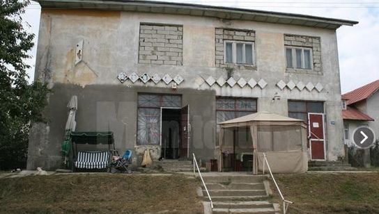 ŞOC - Se întâmplă în România: la etaj e grădiniţă, la parter e crâşma din sat