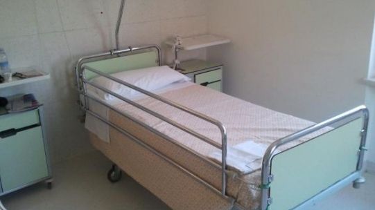 O vedetă ŞOCHEAZĂ. Fotografie de pe PATUL DE SPITAL: "Nu ştiu dacă mai rezistam!"