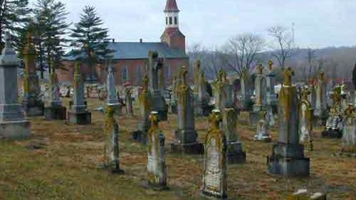 Fără precedent. A mers la mormântul fiului timp de şapte ani, înainte de a afla ASTA. S-a CUTREMURAT