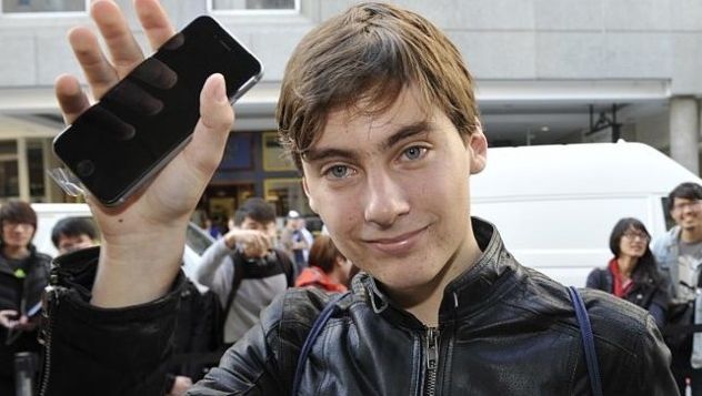 A fost primul din ţara sa care a cumpărat noul iPhone 6. Ce a urmat i-a şocat pe toţi